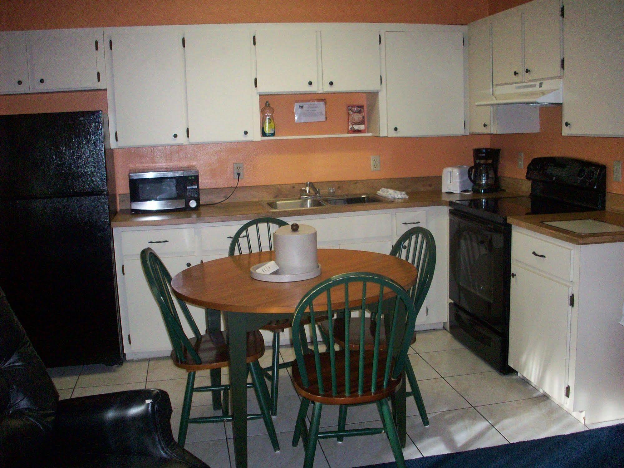 All-suite Motel 2*